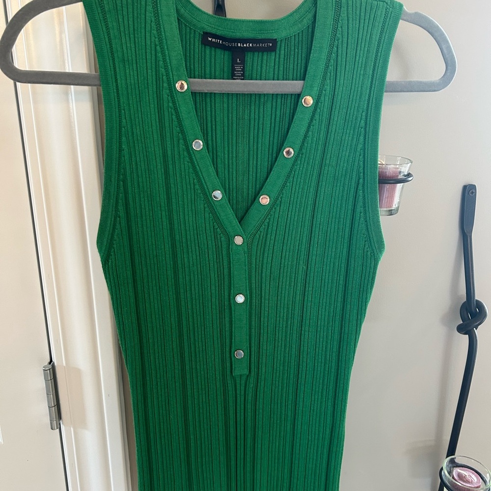 LIKE NEW White House Black Market Ribbed V-Neck Tank Top Sweaters💚🤩🤎 - Picture 2 of 6